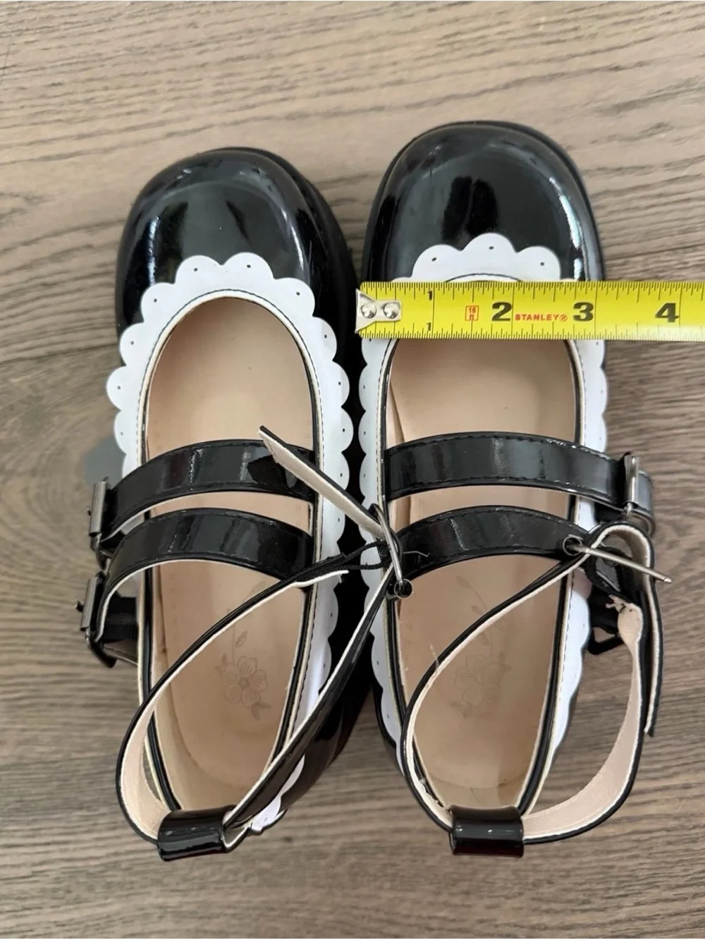 Cosplay Black Patent Mary Jane Shoes with White Scallop Trim